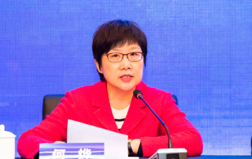 中国轻工业联合会副会长何烨主持轻工业科技创新工作会议
